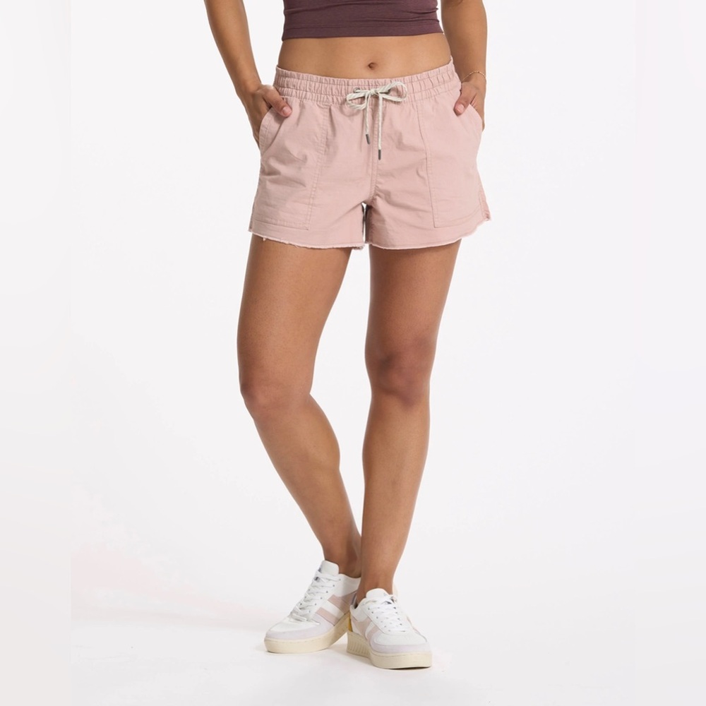 Vuori Vintage Ripstop Shorts in Dogwood, Size Medium